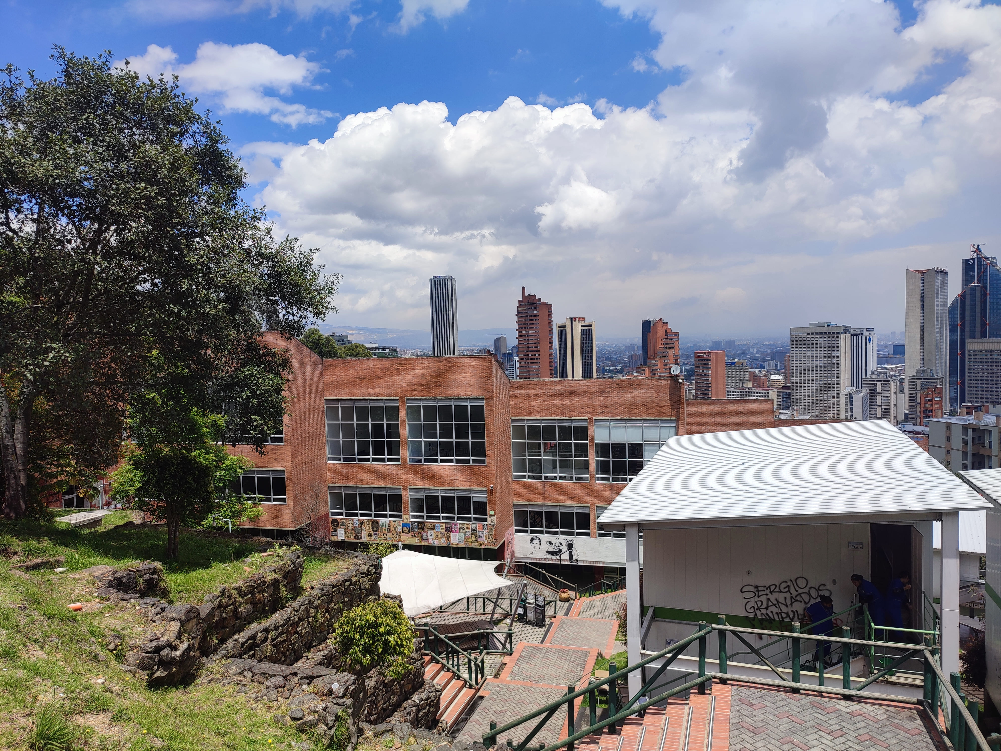 Imagen decorativa: Actividades que realiza: